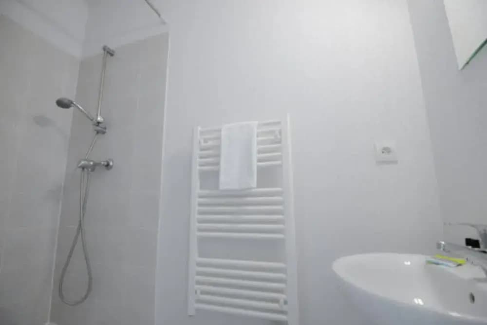 Apartment in Azille Near Lac de Jouarres - Miniature 6