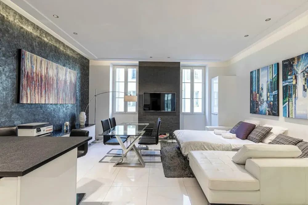 Large Renovated Studio - rue Hoche - Cannes Center - Photo 2