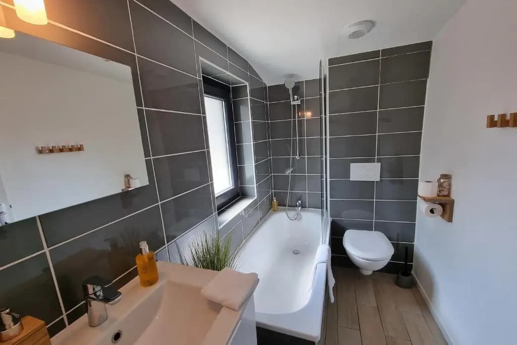 Rive Sud - Charming Maisonette 2 P - City Center - Miniature 8