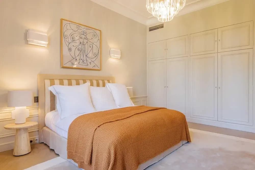 Luxury Mansion With Garden in Heart of Neuilly - Photo 2
