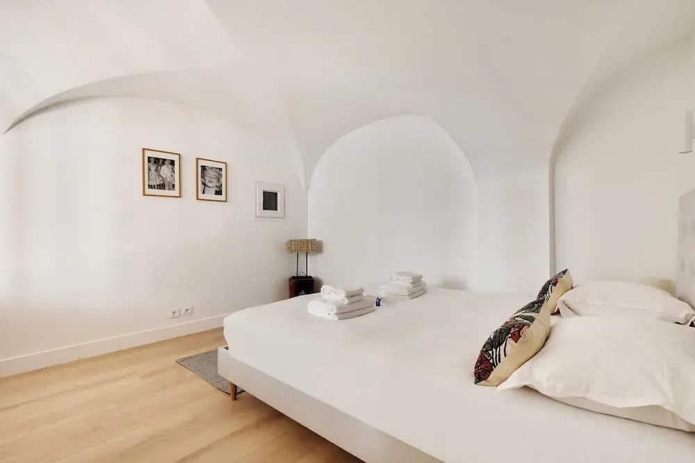 Authentic Apartment - 2br/4p - Monnaie - Photo 2