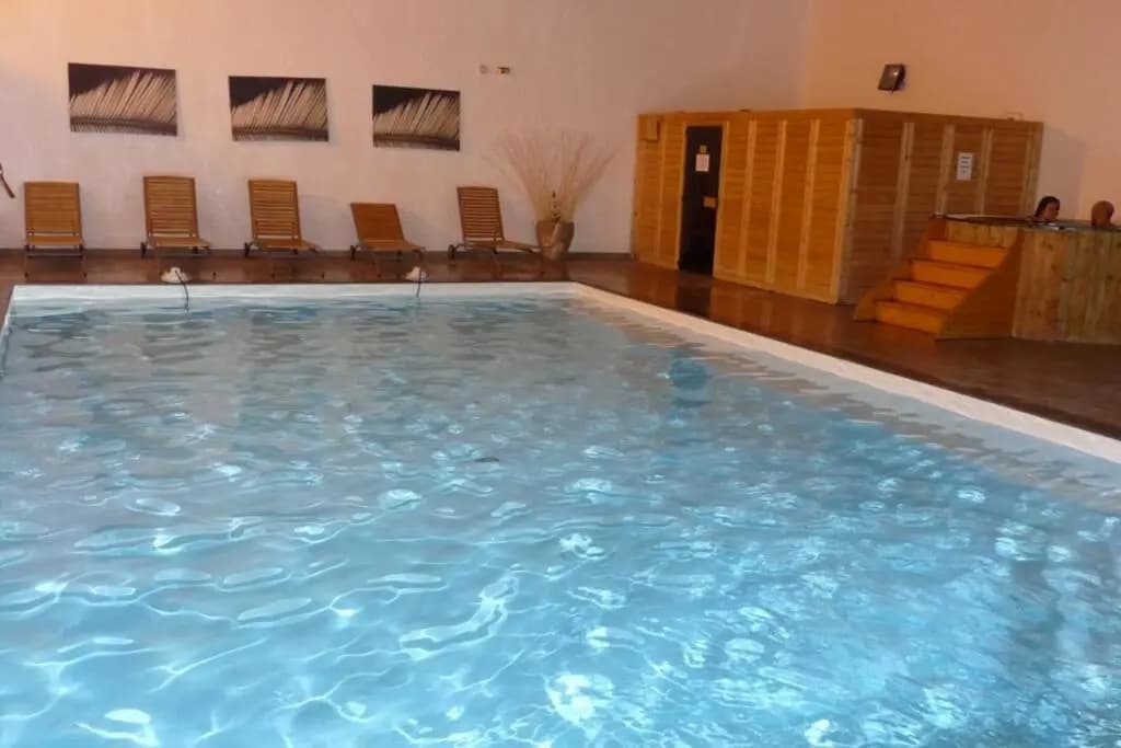 Bel appartement en résidence avec piscine - Miniature 7