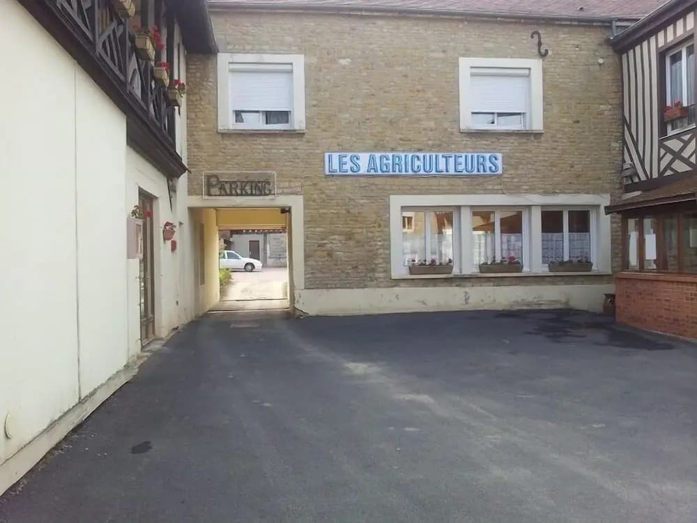 Hôtel Restaurant Les Agriculteurs - Photo 1