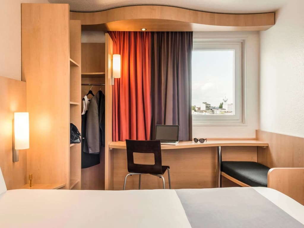 ibis Paris Porte de Bagnolet - Miniature 6
