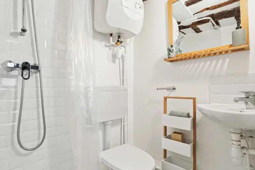Cozy Getaway in Le Marais Heart of Paris - Miniature 7