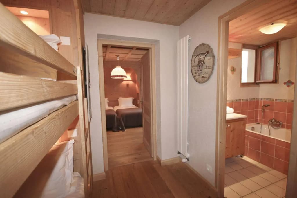Hôtel Alpina - Photo 3