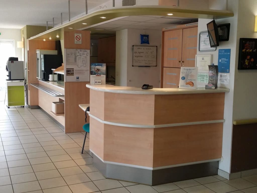 ibis budget Carcassonne Aéroport - Photo 2
