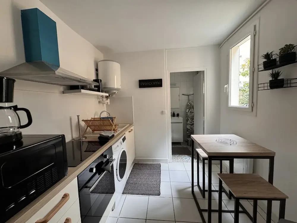 Refined Apartment With Courtyard in La Mans - Miniature 8