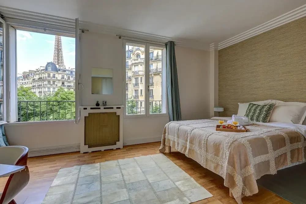 Elegant 1BR Near Eiffel & Champ de Mars - Miniature 7