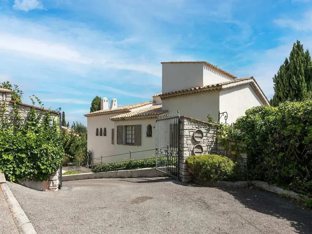 Mandelieu Villa With Rooftop - Photo 1