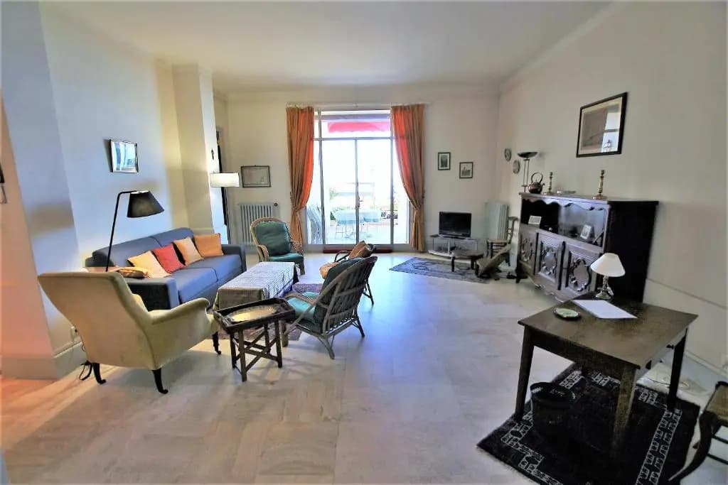 Sea View Apartment - Photo 3