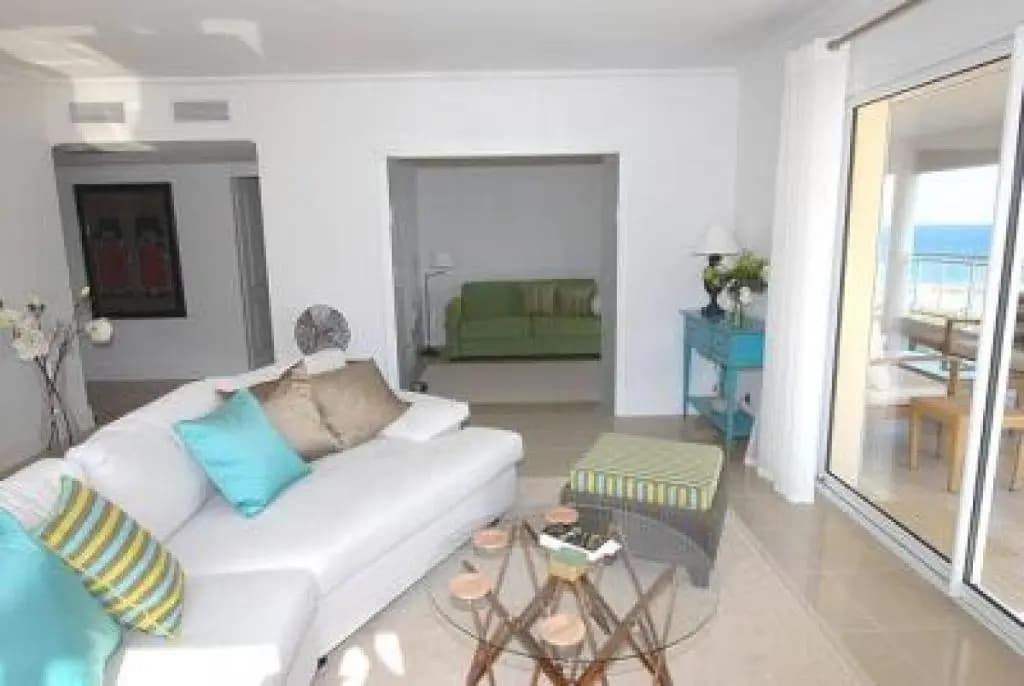 Stunning Three Bedroom Apartment on Seafront in Cannes With Panoramic sea Views 399 - 399 - Photo 2