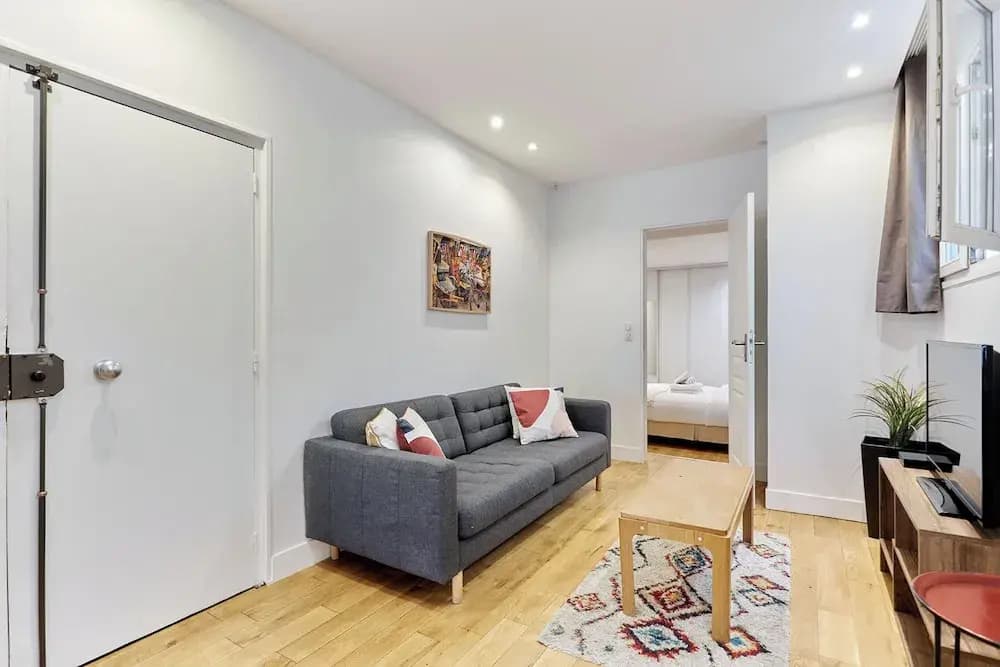Charming Flat in the Heart of Paris - Miniature 8