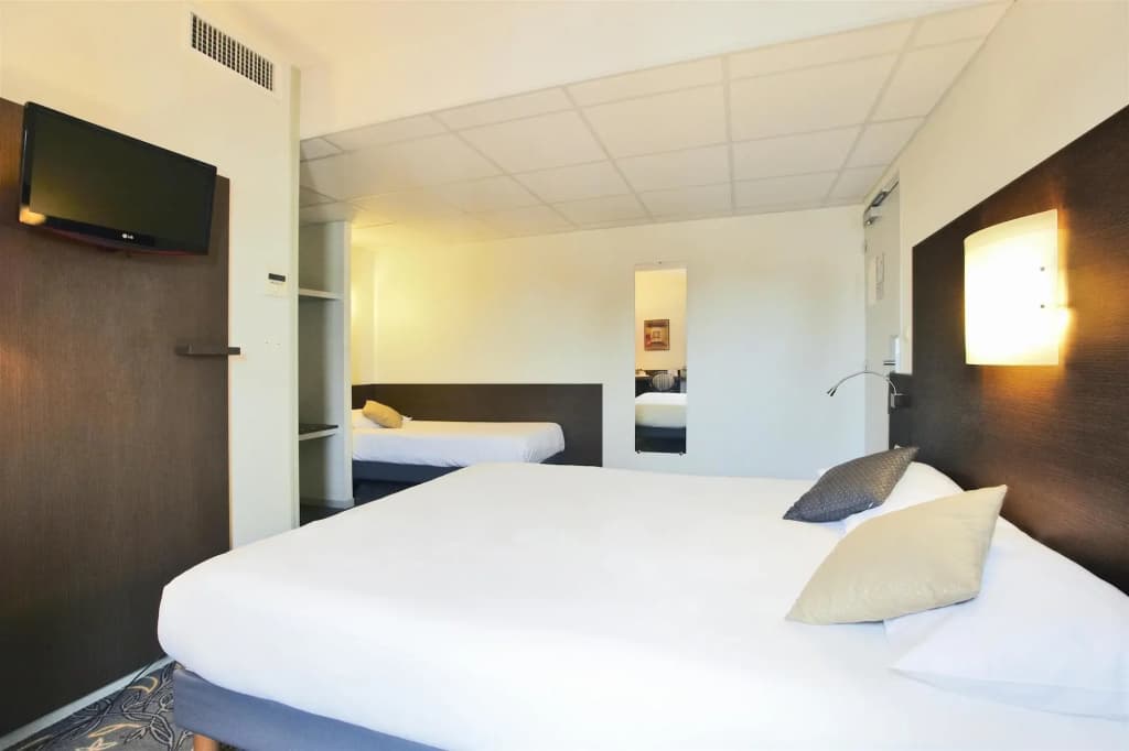 Hôtel Kyriad La Rochelle Centre Ville - Photo 5