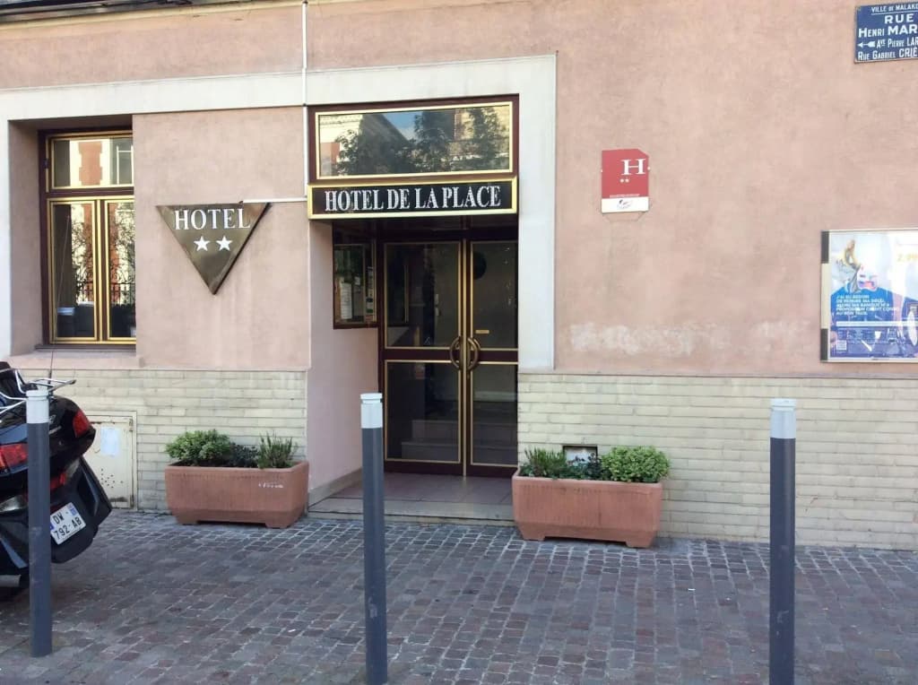 Hotel De La Place - Photo 1