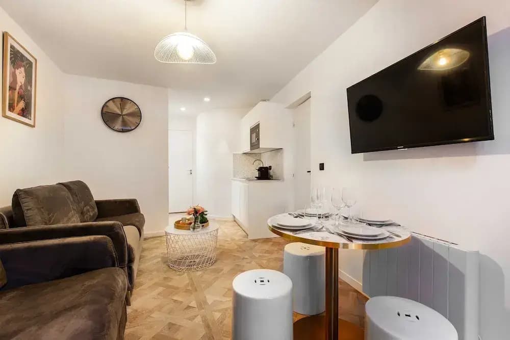 Charming Apartment - 1BD /6P - Near Eiffel Tower - Miniature 8