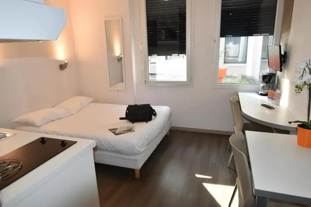 Montempô Apparthôtel Lyon Sud - Photo 4