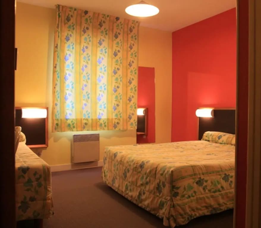 Hotel La Tour Brette - Photo 2