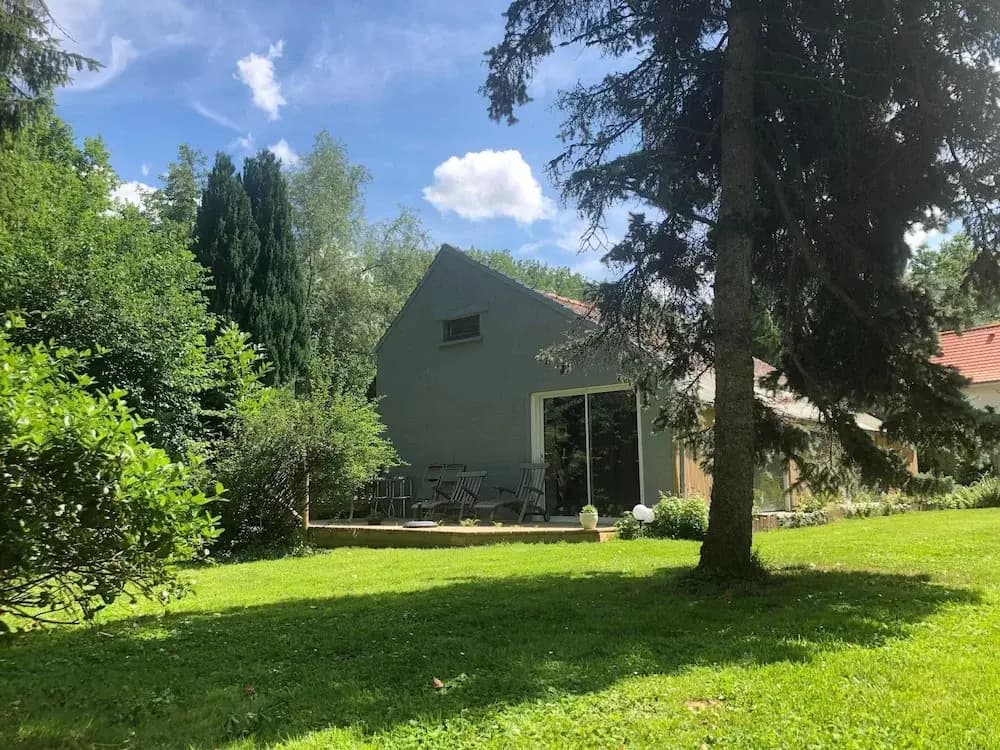 Cottage Near the Mill Pond With a Beautiful Garden - Photo 1