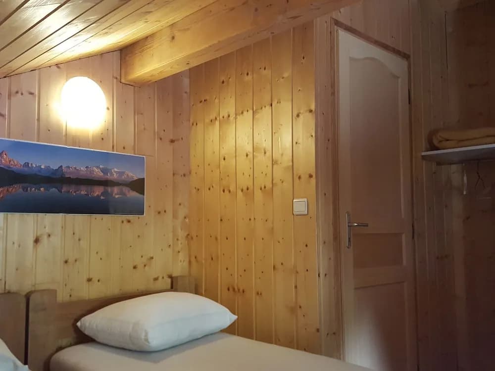 Chalet in Les Gets Near Ski Bus & Sauna - Photo 4