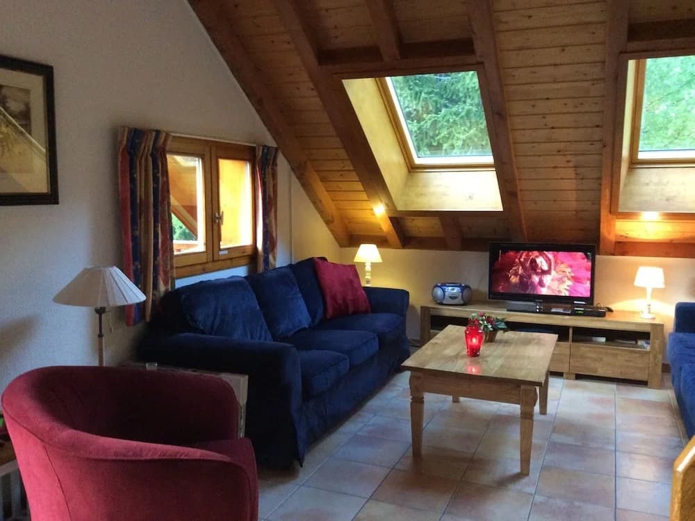 Mountain Chalet, hidden among the trees, with stunning views over lake - Miniature 7