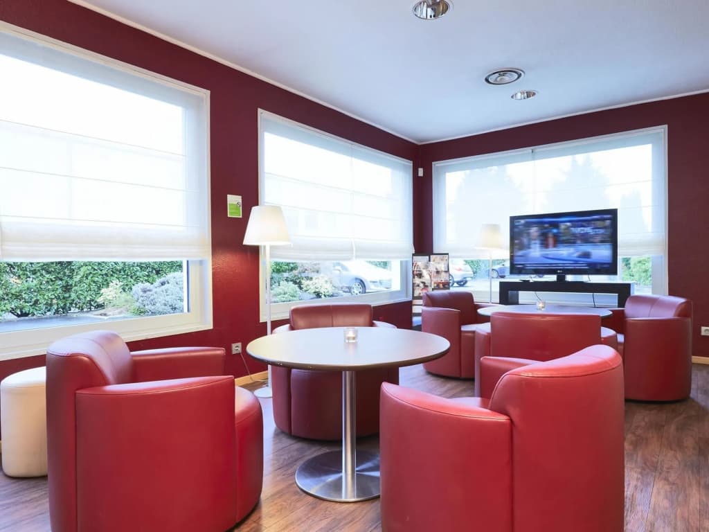 Hotel Campanile Montesson - Le Vésinet - Photo 2