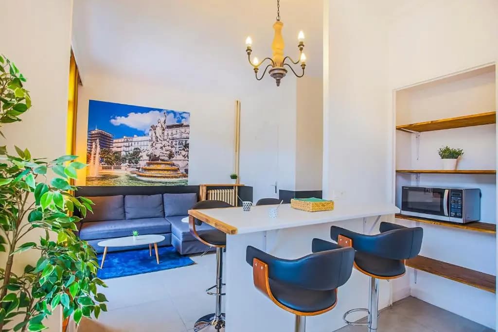 #3 Toulon CENTRE, BALCON, LUMINEUX, STATIONNEMENT FACILE, TOUT CONFORT - Photo 2