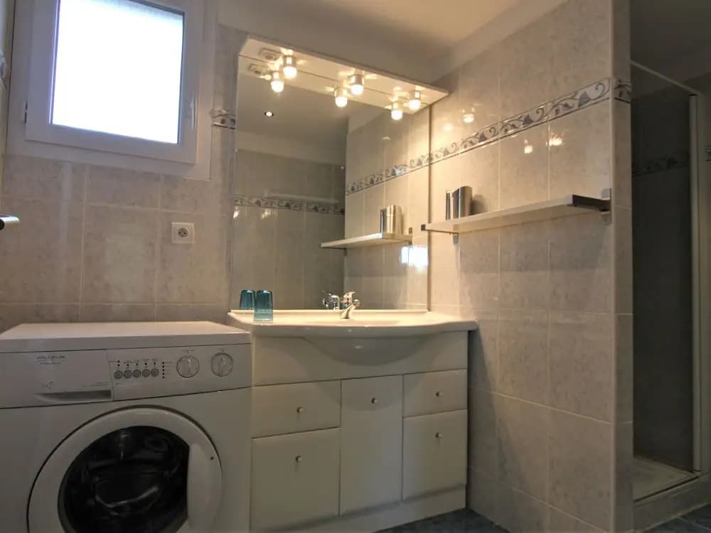 Provencal Parkside Haven - Miniature 6