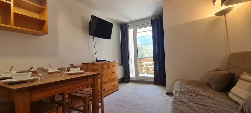 Alpine Stay Near Ski Slopes - Miniature 6