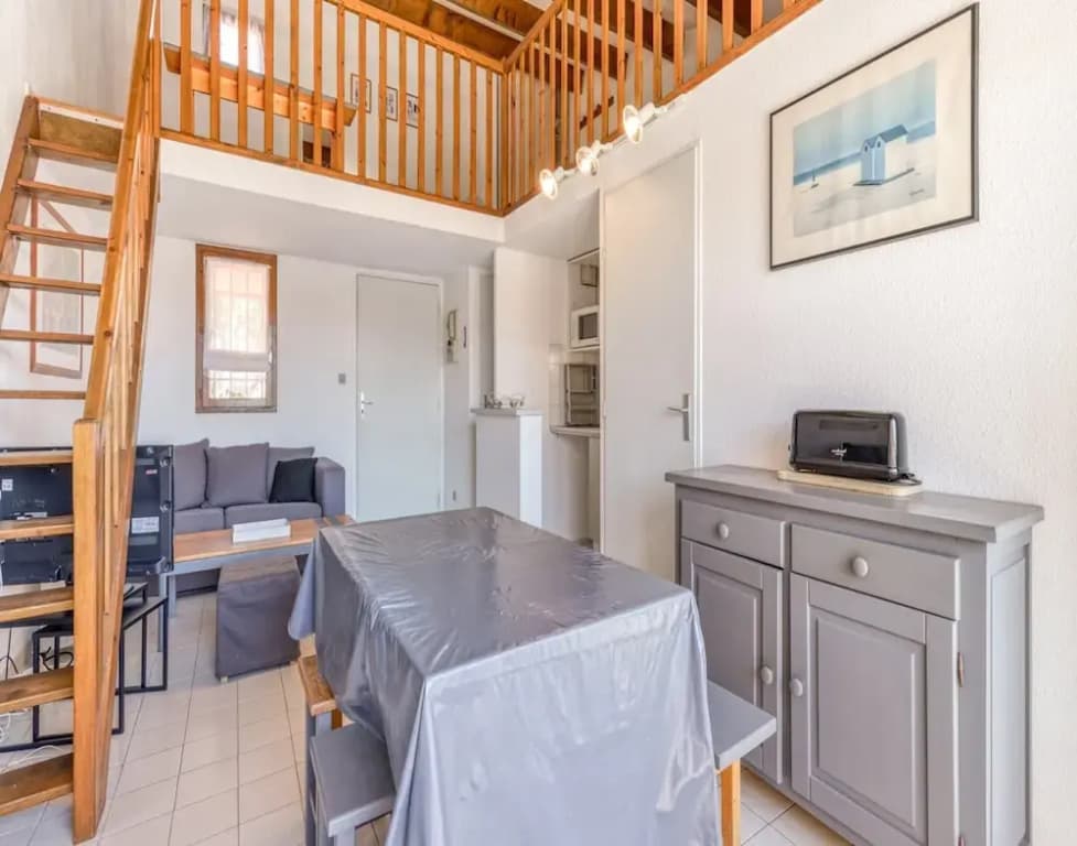 Coastal Retreat With Pool Access - Miniature 8