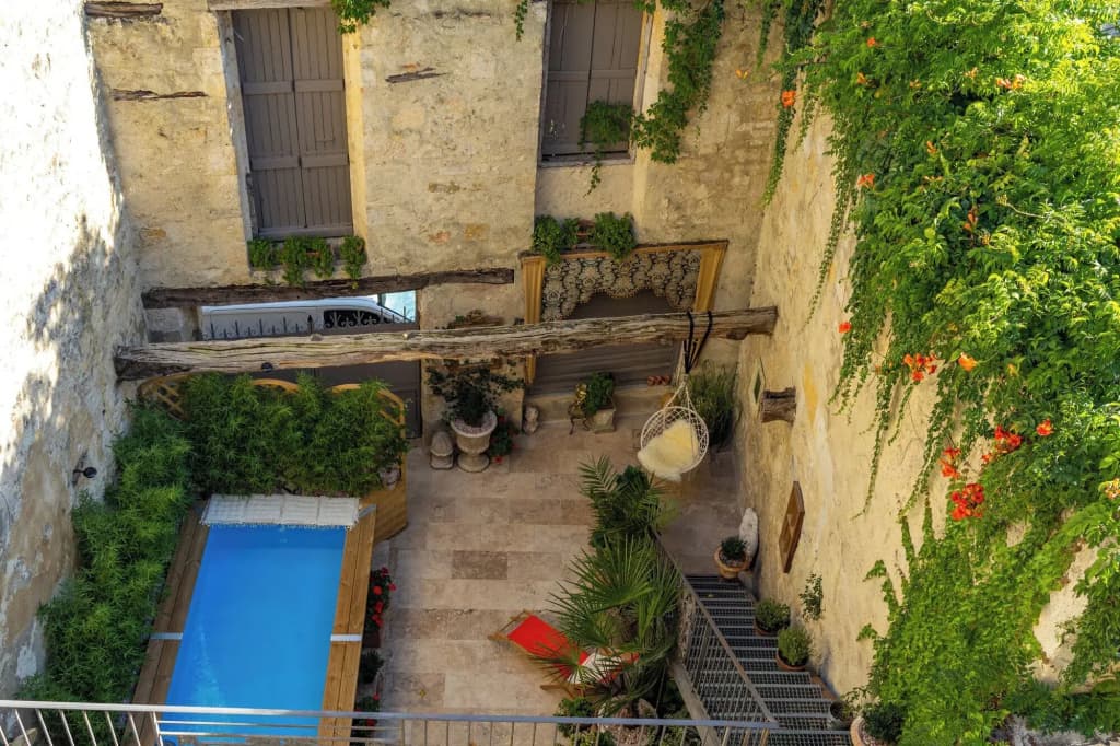 Champagne House - Miniature 7