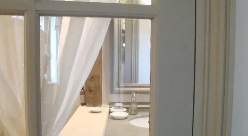 La Chambre d'Hugo - Photo 5