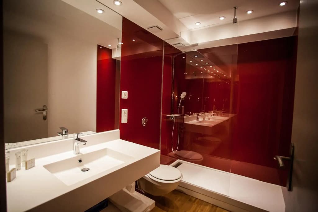 C Suites - Miniature 6