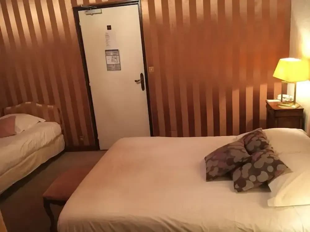 Logis Hotel De La Poste - Photo 3