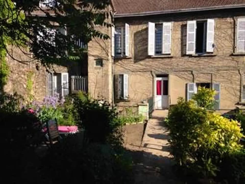 Studio in Néris-les-bains, With Wonderful City View, Enclosed Garden and Wifi - Photo 1