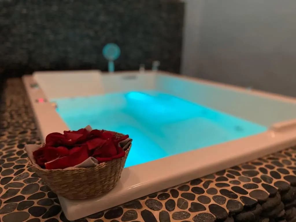 Domaine Riberach – Hôtel 4* - Restaurant gastronomique - Spa - Piscine - Vignoble - Miniature 8