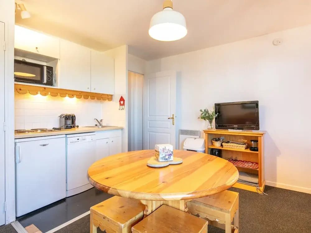 Snug Apartment on the Mountains - Photo 4
