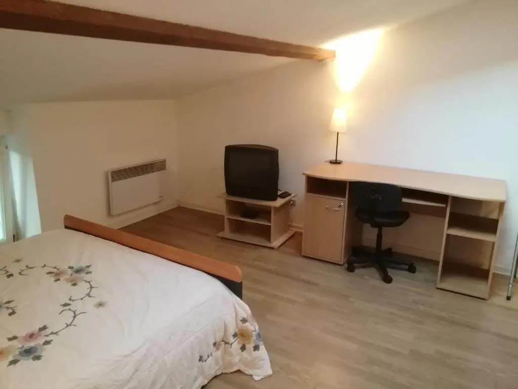 Studio mansardé à Oyonnax - Miniature 6