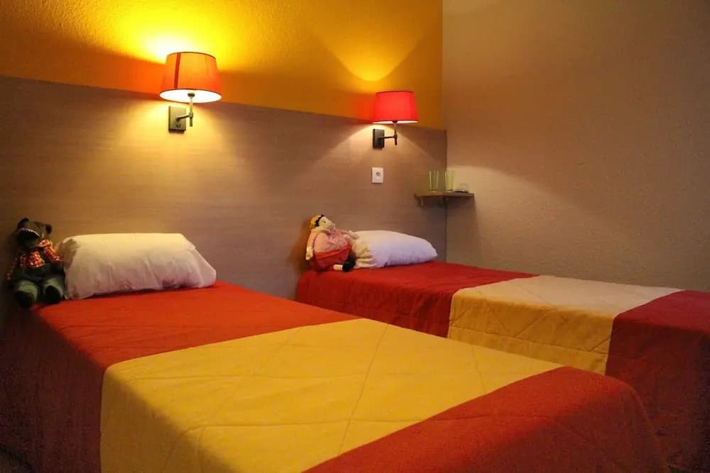Apartment With Balcony or Terrace - Photo 3