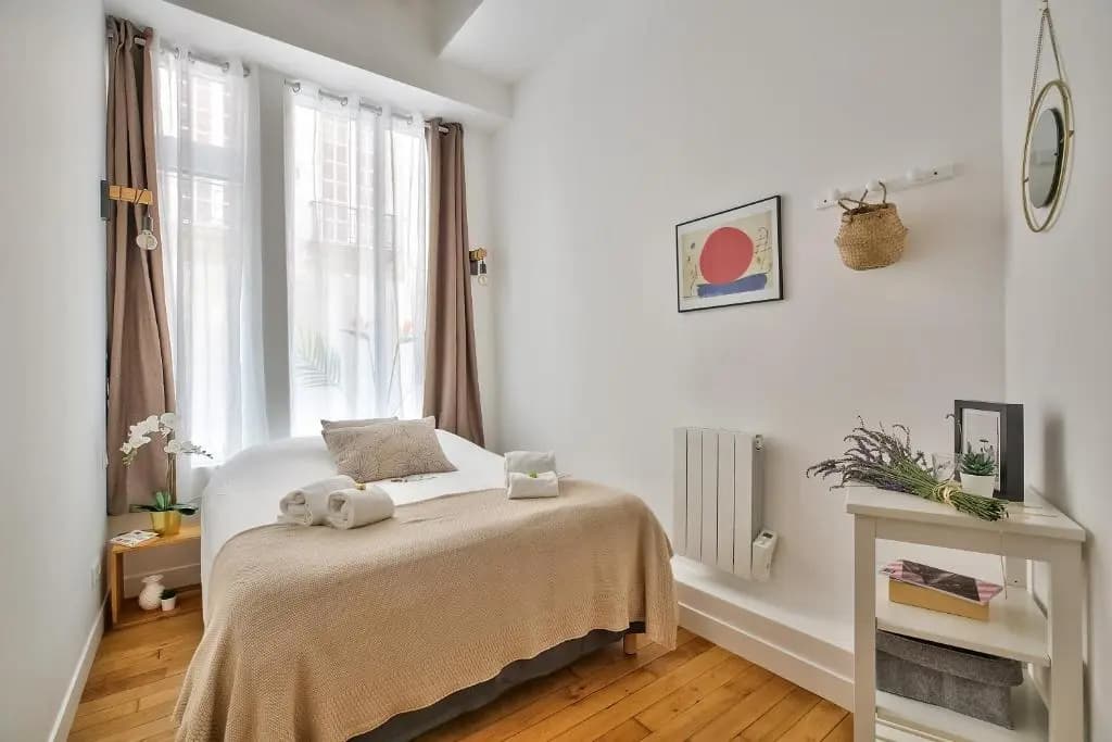 New Stunning 4 Bdrs Apt, With AC – Le Marais - Miniature 6