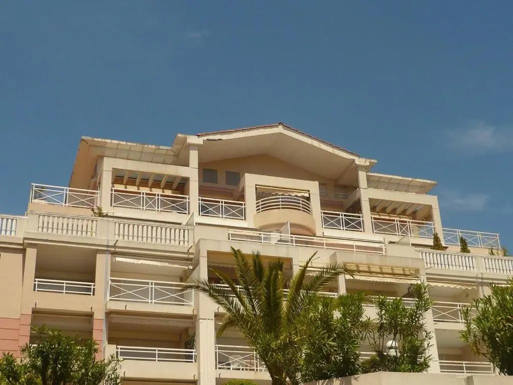 Charmant 2P Vue Mer face au Port de Golfe Juan - Photo 1