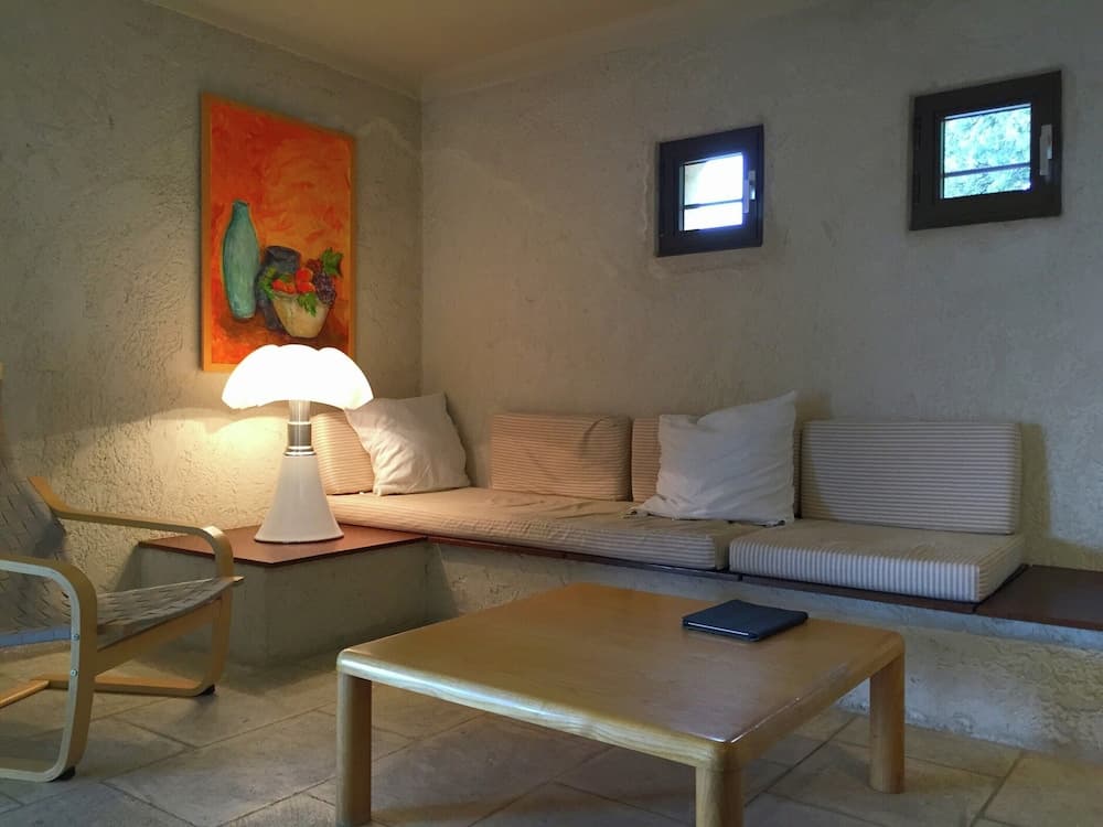 Villa in Tourtour With Swimming Pool - Photo 2