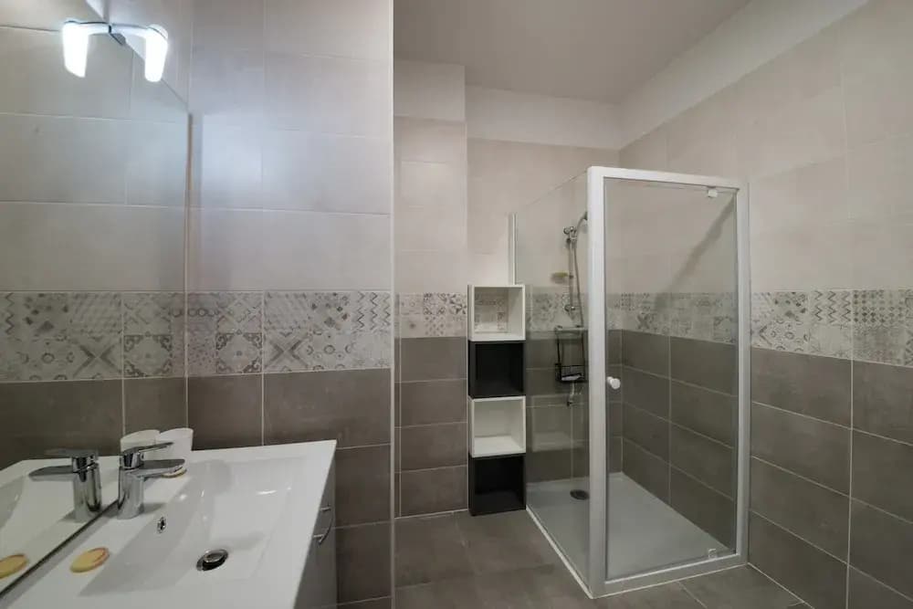 Beautiful Apartment With sea View - Miniature 7