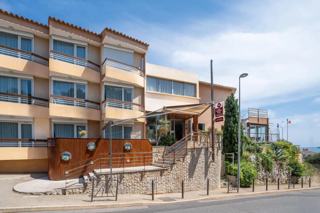 Best Western Plus La Rade - Photo 1