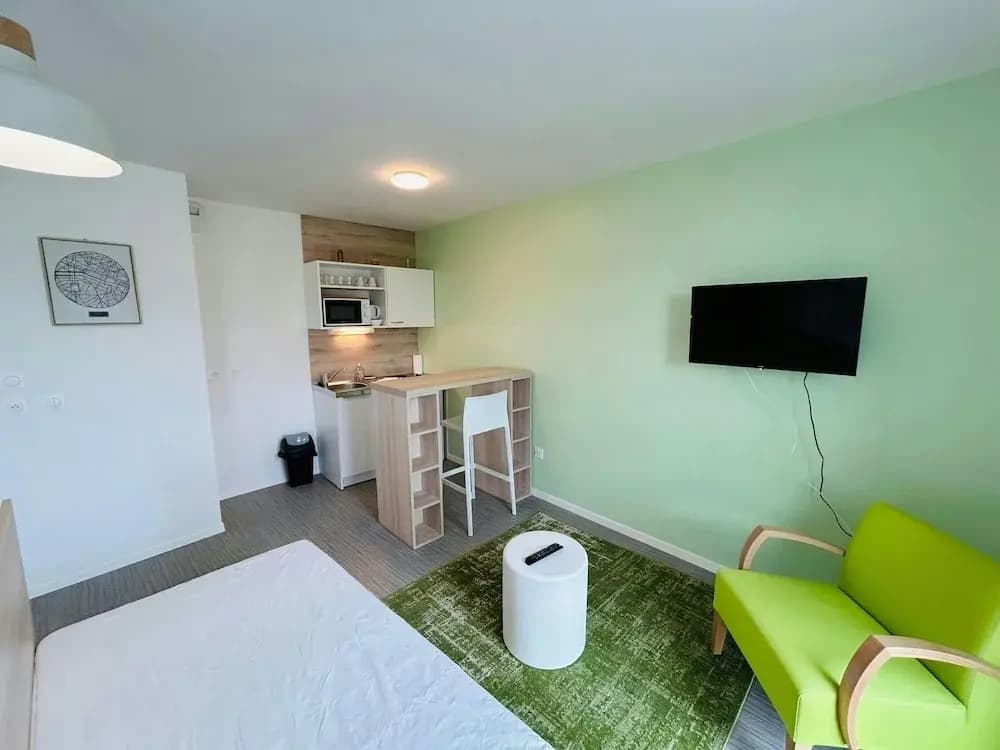 We Live In R - Suite 403 - Photo 5