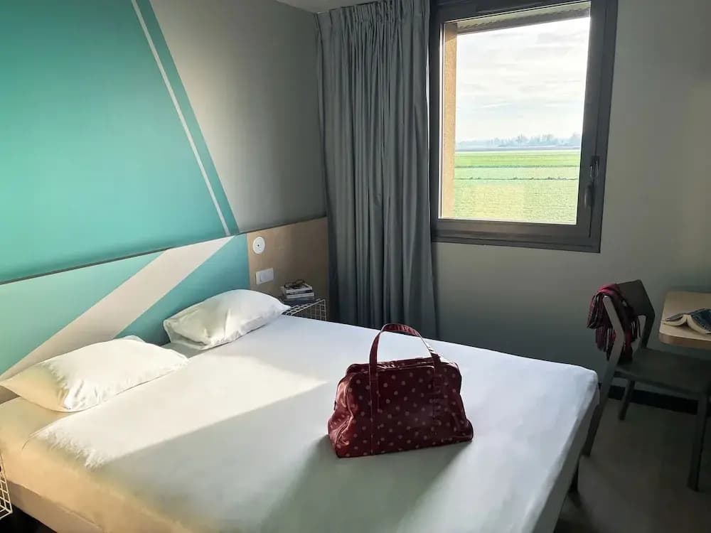 ibis budget Pontorson Baie du Mont-Saint-Michel - Photo 1