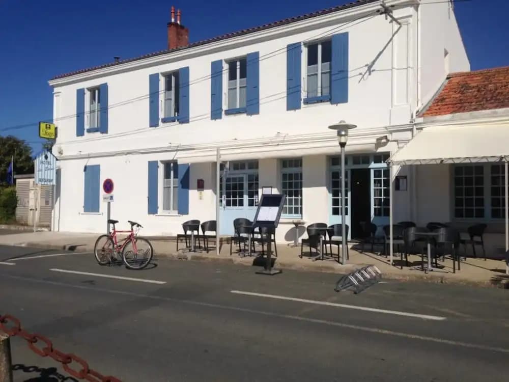 Hôtel Restaurant des Bains - Photo 1