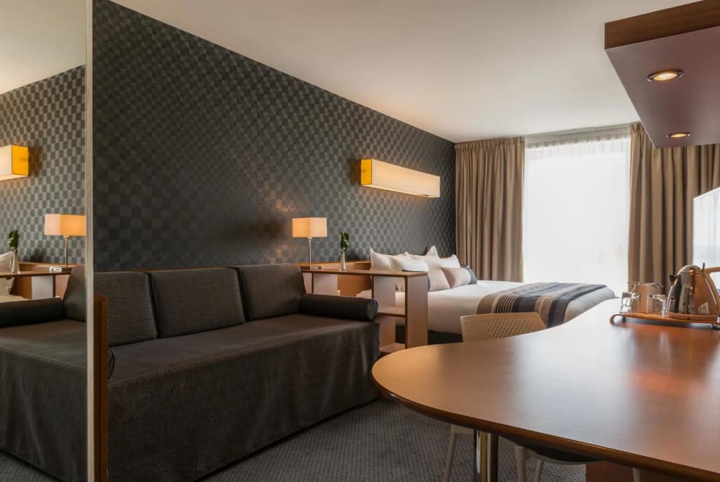 Best Western Plus Paris Saclay - Photo 4
