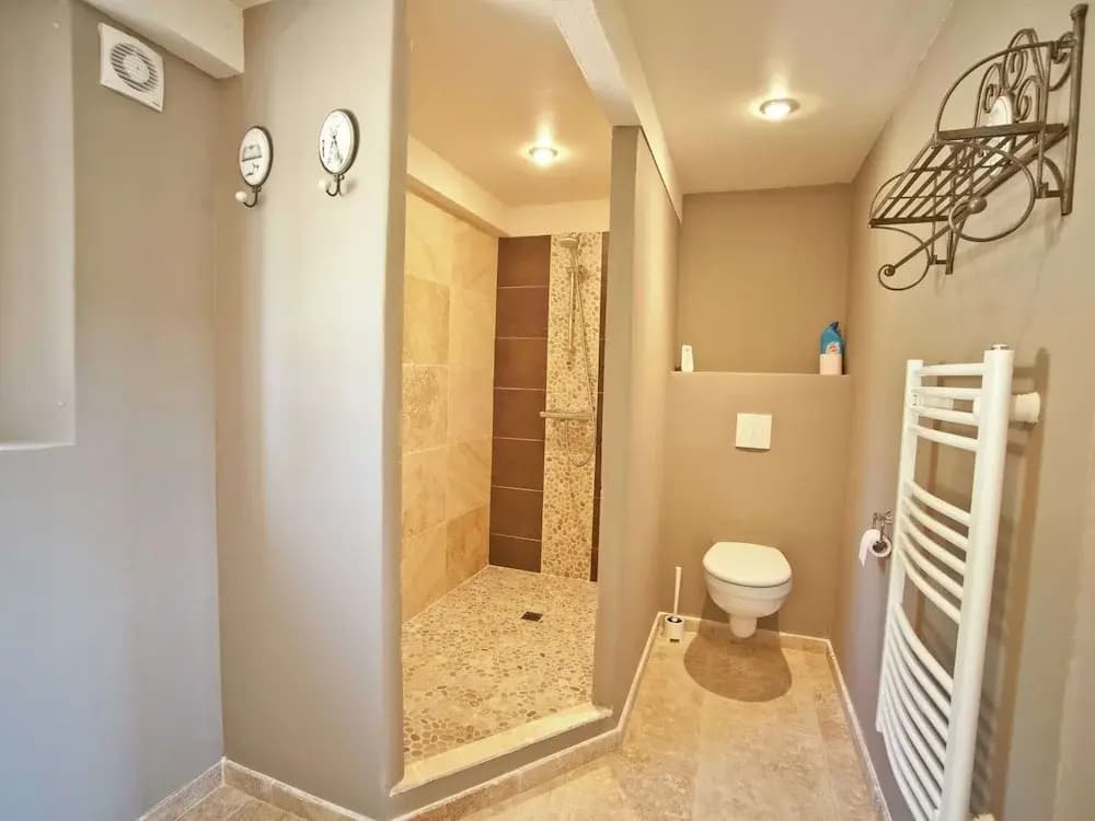 Luxury Villa in Provence With a Private Pool - Miniature 7