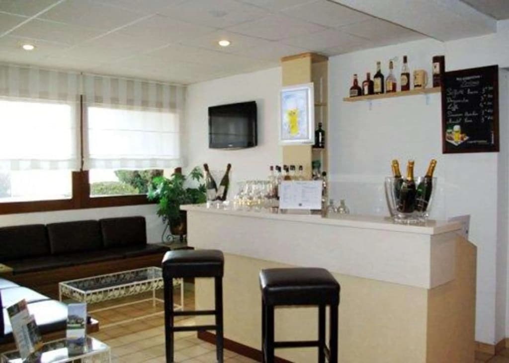 Greet Hotel Beaune - Photo 2